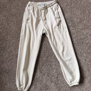 Nike Standard Issue Men Jogger